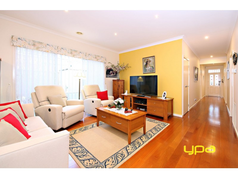 6 Kooyong Way, Caroline Springs VIC 3023