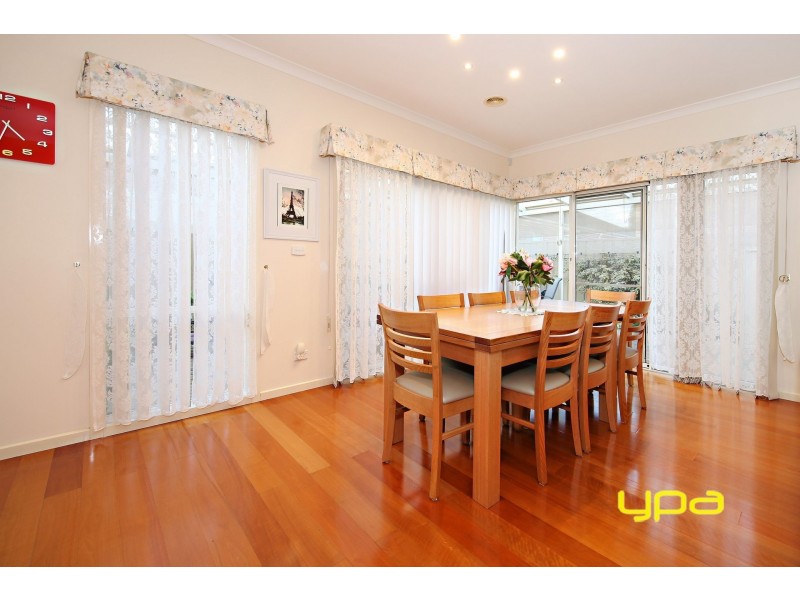 6 Kooyong Way, Caroline Springs VIC 3023