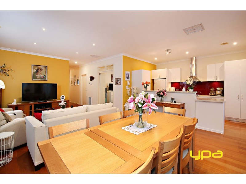 6 Kooyong Way, Caroline Springs VIC 3023