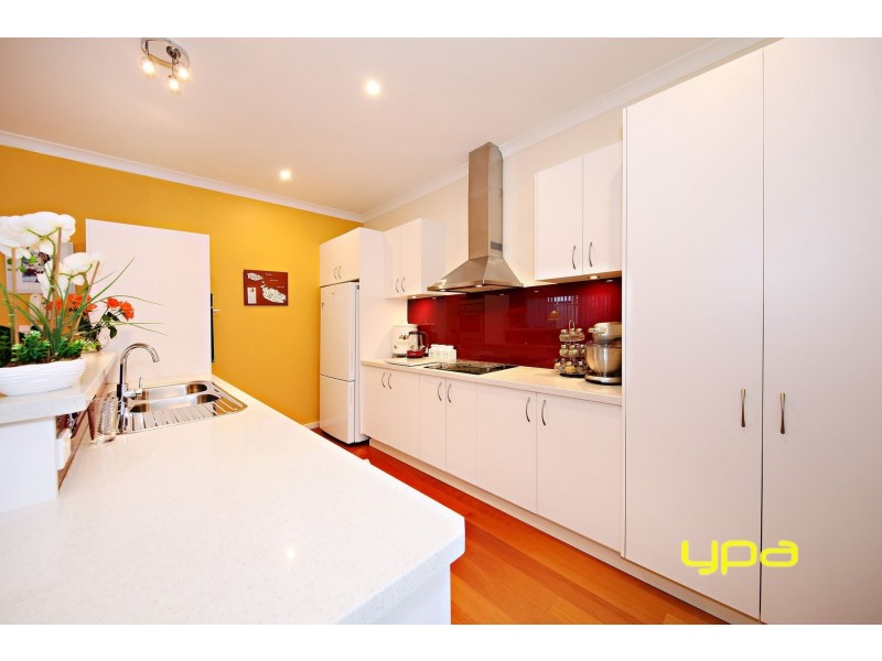 6 Kooyong Way, Caroline Springs VIC 3023