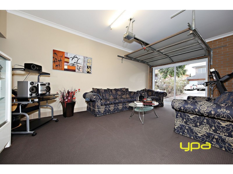 34 Damaine Circuit, Caroline Springs VIC 3023