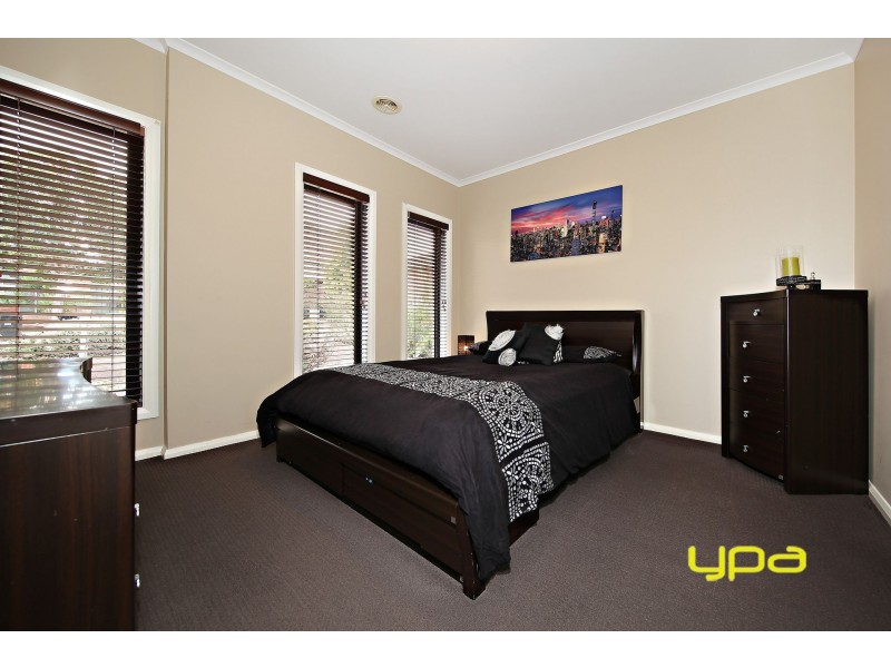 34 Damaine Circuit, Caroline Springs VIC 3023