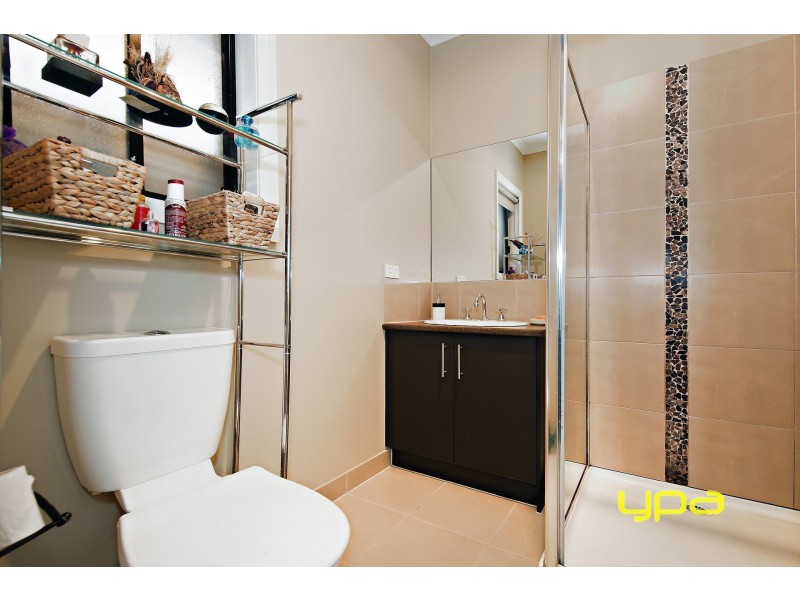 34 Damaine Circuit, Caroline Springs VIC 3023