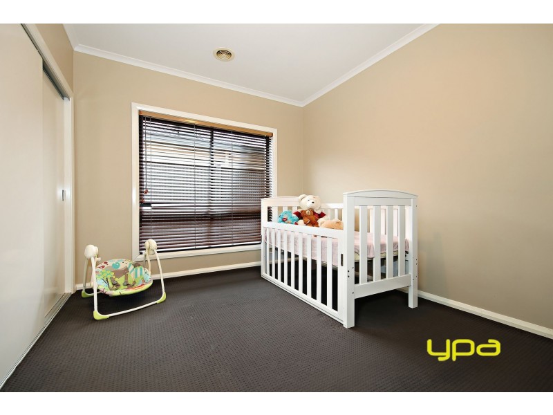 34 Damaine Circuit, Caroline Springs VIC 3023