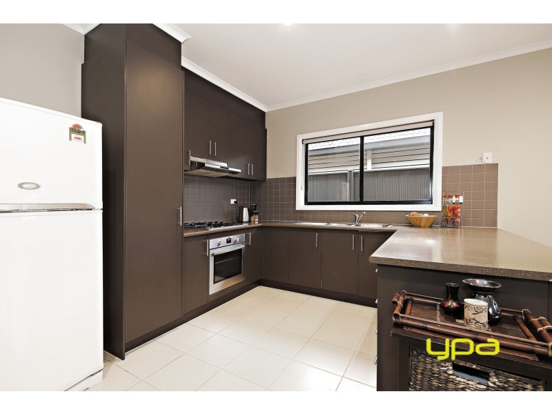 34 Damaine Circuit, Caroline Springs VIC 3023