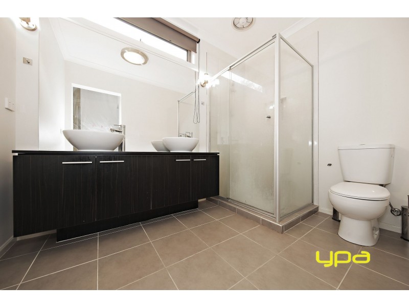 68 Lawson Way, Caroline Springs VIC 3023