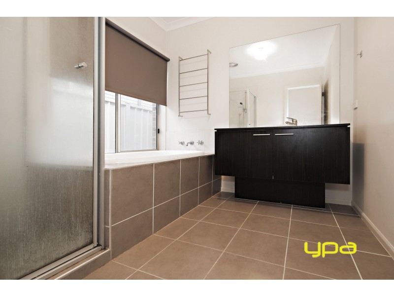 68 Lawson Way, Caroline Springs VIC 3023