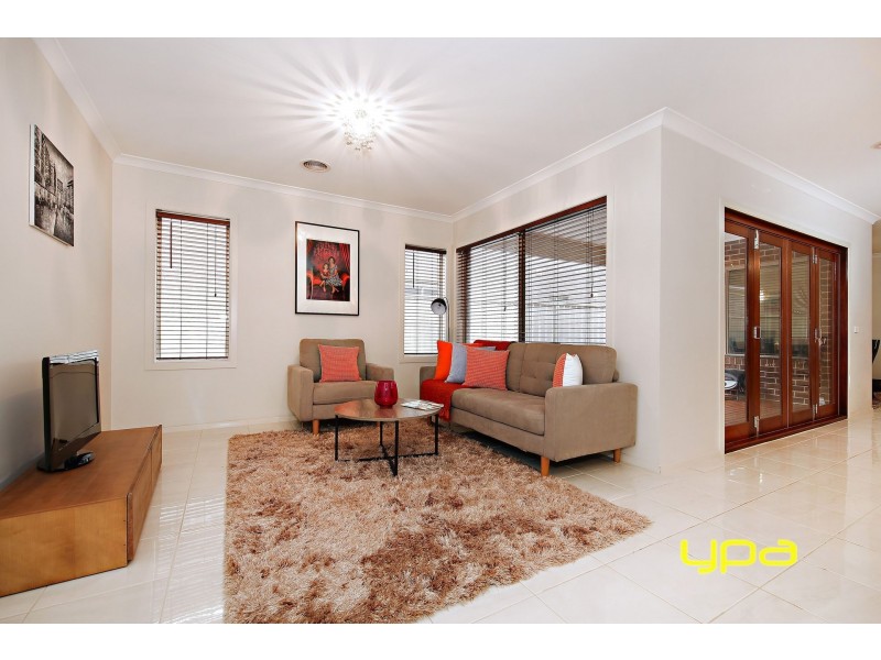 68 Lawson Way, Caroline Springs VIC 3023