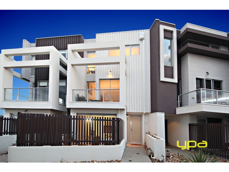 7/25 Boathouse Drive, Caroline Springs VIC 3023