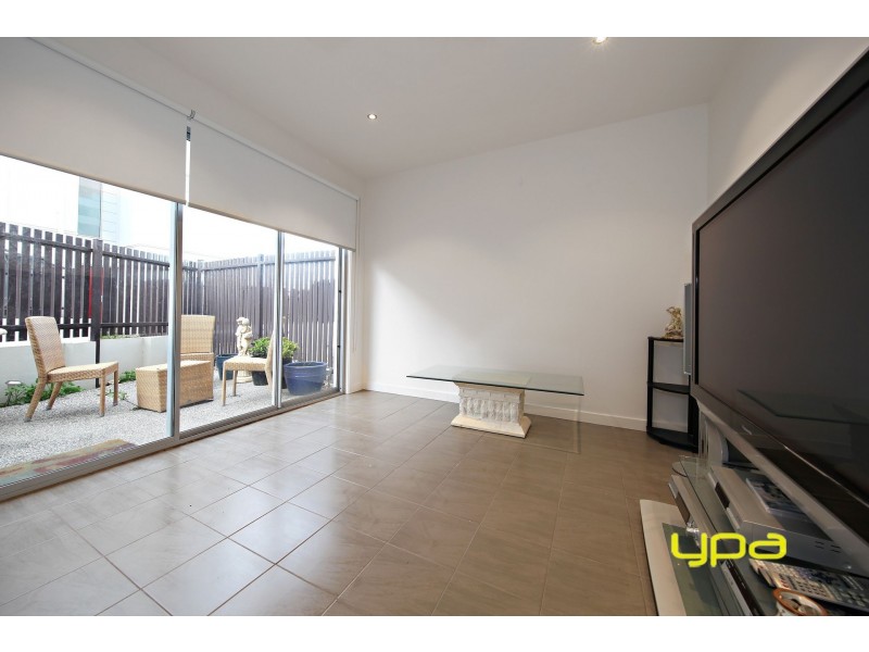 7/25 Boathouse Drive, Caroline Springs VIC 3023