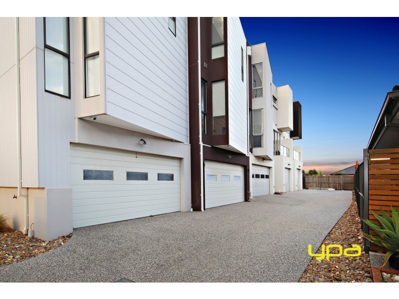 7/25 Boathouse Drive, Caroline Springs VIC 3023