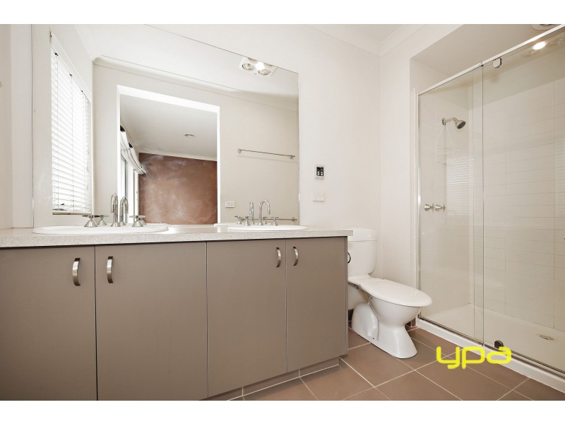 3 Oldis Close, Caroline Springs VIC 3023