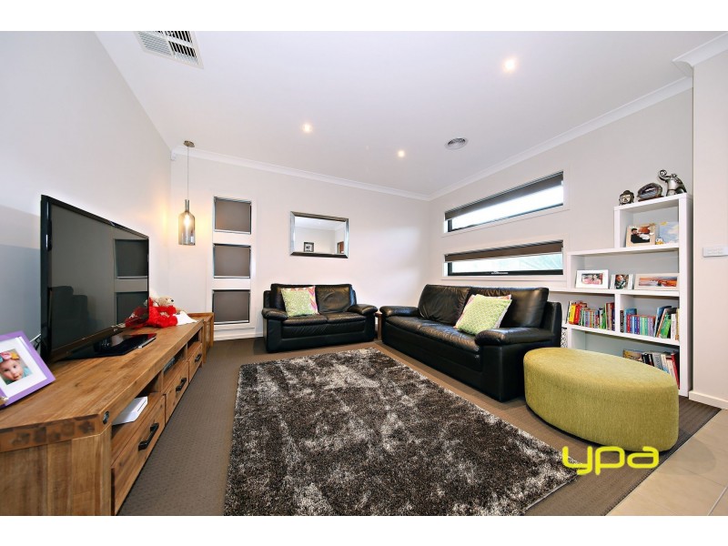 15 Daly Circuit, Caroline Springs VIC 3023