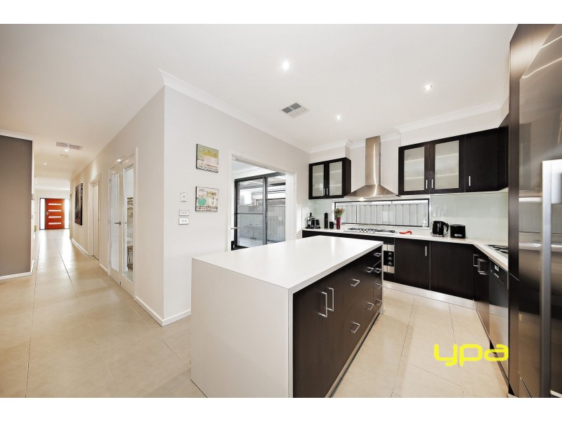 15 Daly Circuit, Caroline Springs VIC 3023