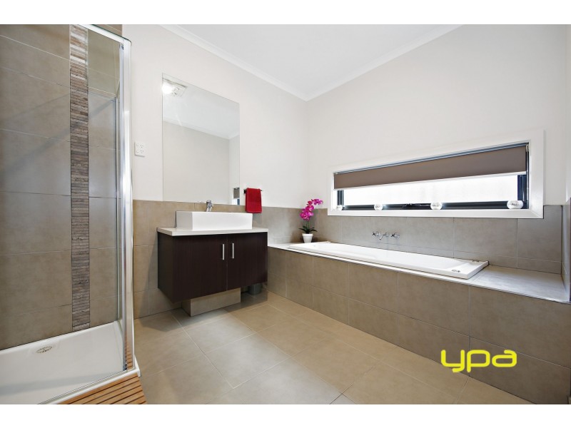 15 Daly Circuit, Caroline Springs VIC 3023