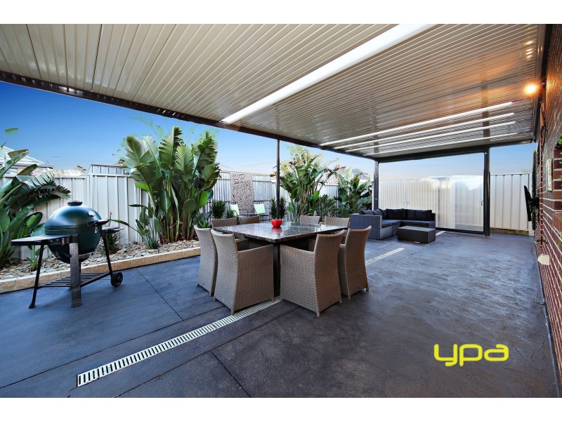 15 Daly Circuit, Caroline Springs VIC 3023