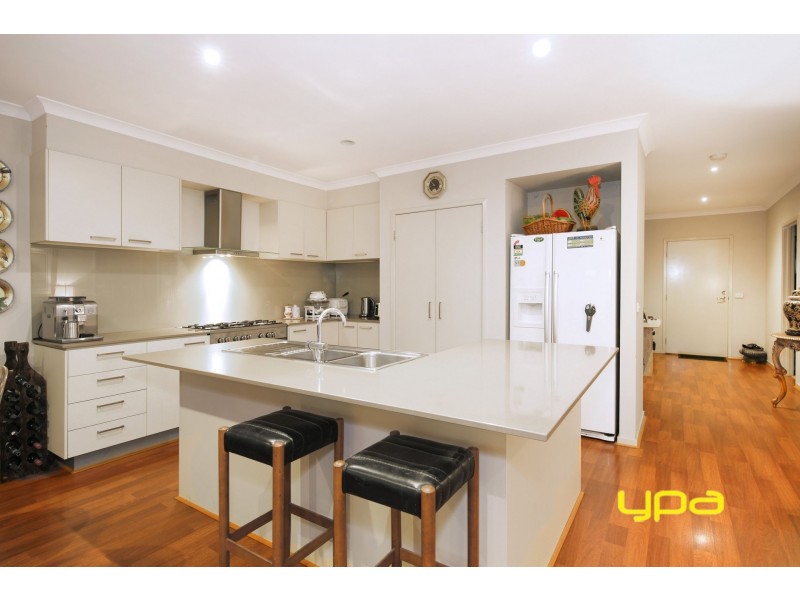 2 Bellfield Avenue, Caroline Springs VIC 3023