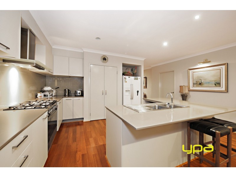 2 Bellfield Avenue, Caroline Springs VIC 3023