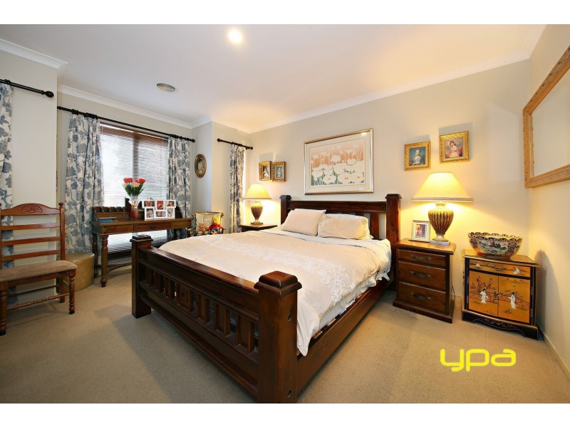 2 Bellfield Avenue, Caroline Springs VIC 3023