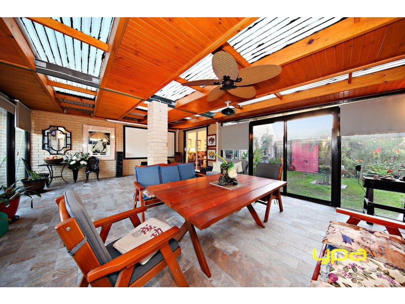 2 Bellfield Avenue, Caroline Springs VIC 3023