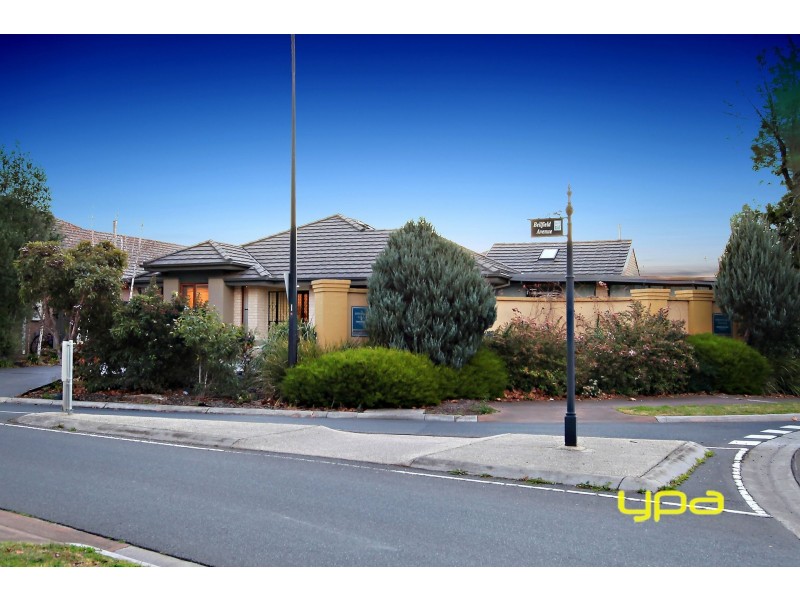2 Bellfield Avenue, Caroline Springs VIC 3023