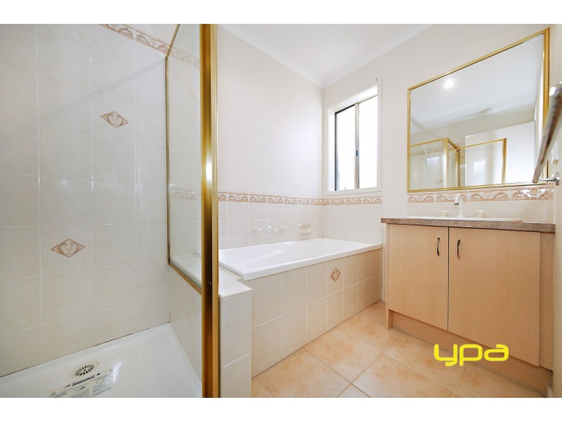 20 Strickland Crescent, Burnside VIC 3023