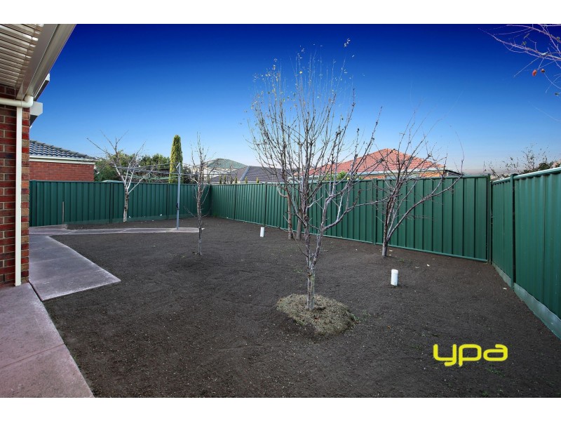 20 Strickland Crescent, Burnside VIC 3023