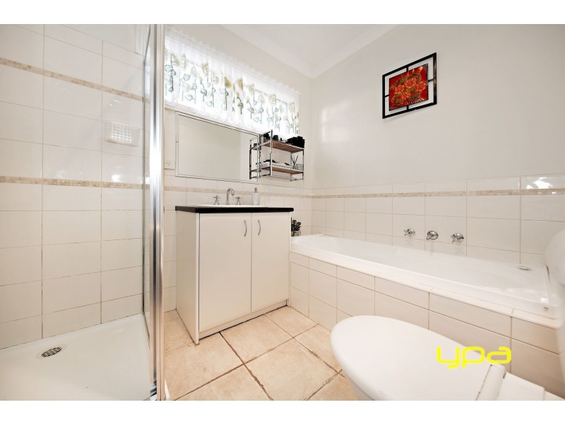 3 Colac Place, Caroline Springs VIC 3023