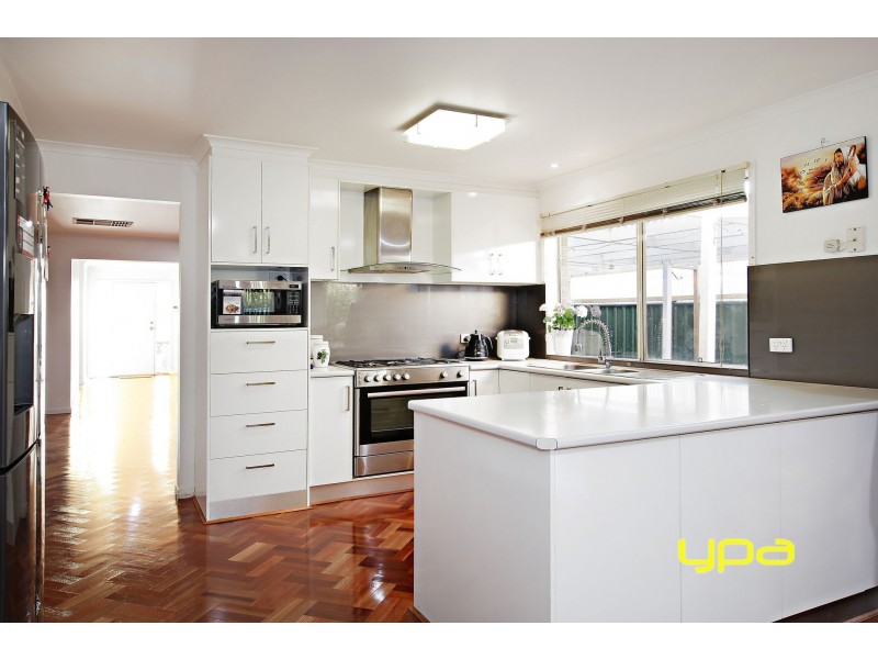 18 Fydler Avenue, Burnside VIC 3023