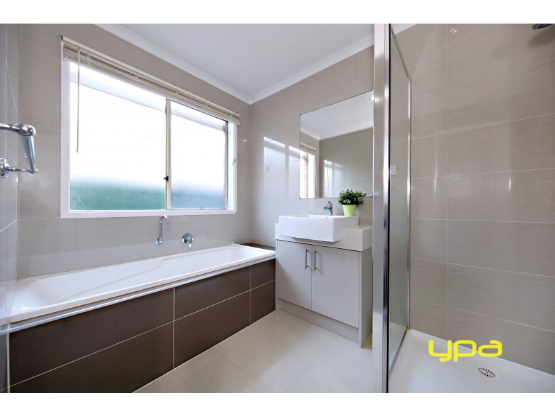 18 Fydler Avenue, Burnside VIC 3023