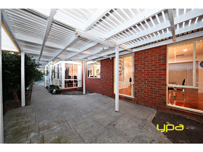 18 Fydler Avenue, Burnside VIC 3023