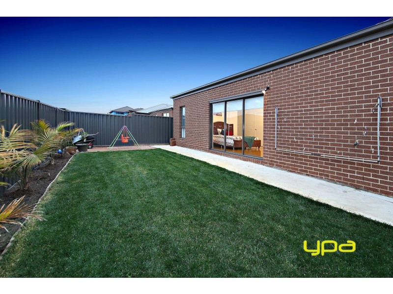 21 Mandalay Parade, Plumpton VIC 3335