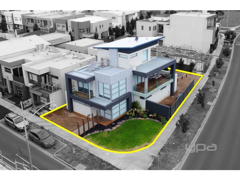 2 Boathouse Drive, Caroline Springs VIC 3023