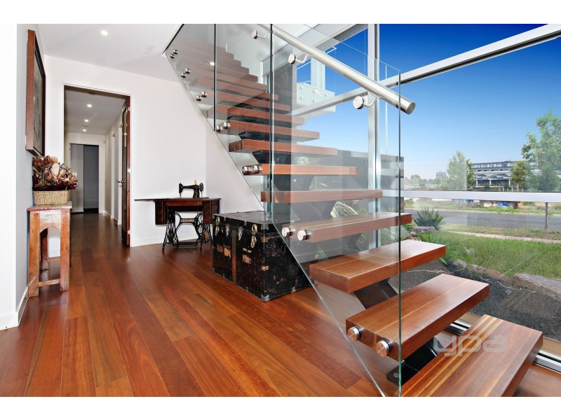 2 Boathouse Drive, Caroline Springs VIC 3023