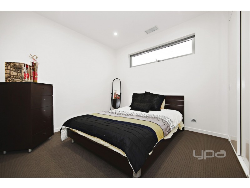 2 Boathouse Drive, Caroline Springs VIC 3023