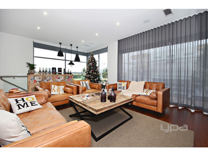 2 Boathouse Drive, Caroline Springs VIC 3023