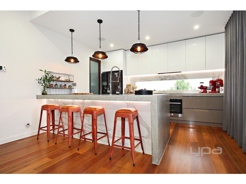 2 Boathouse Drive, Caroline Springs VIC 3023