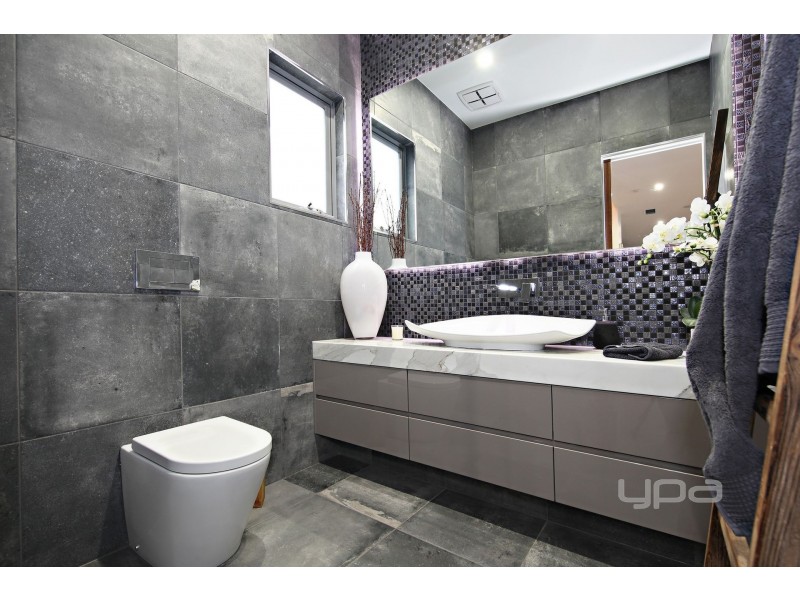 2 Boathouse Drive, Caroline Springs VIC 3023