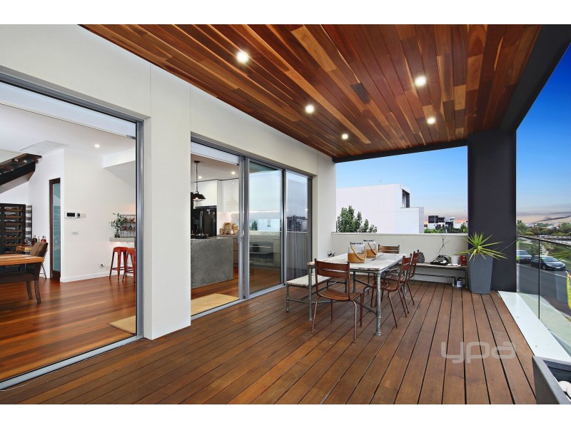 2 Boathouse Drive, Caroline Springs VIC 3023