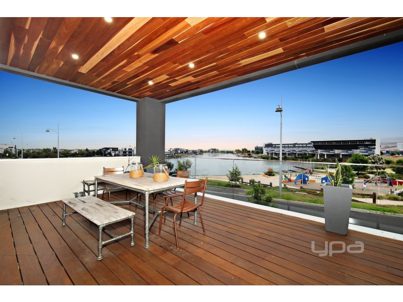 2 Boathouse Drive, Caroline Springs VIC 3023