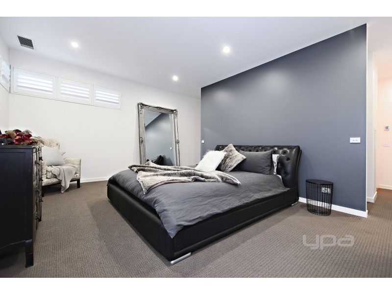 2 Boathouse Drive, Caroline Springs VIC 3023