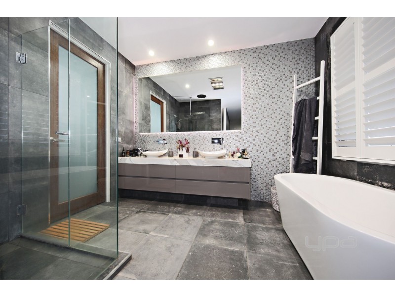 2 Boathouse Drive, Caroline Springs VIC 3023