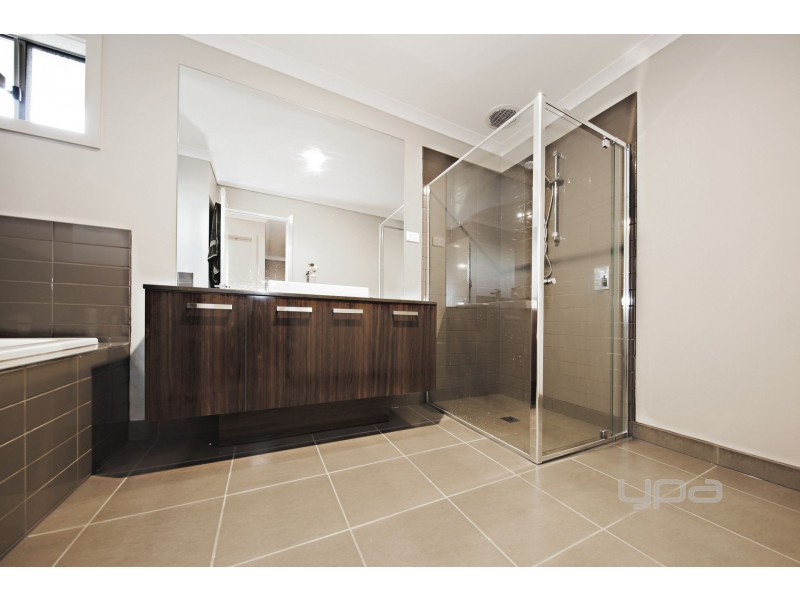 12 Higgins Street, Plumpton VIC 3335