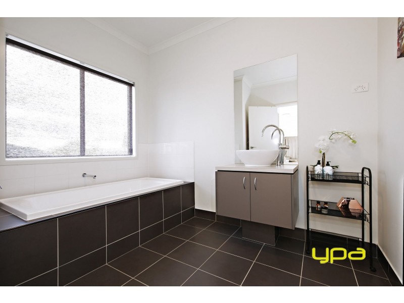 9 Coen Place, Caroline Springs VIC 3023