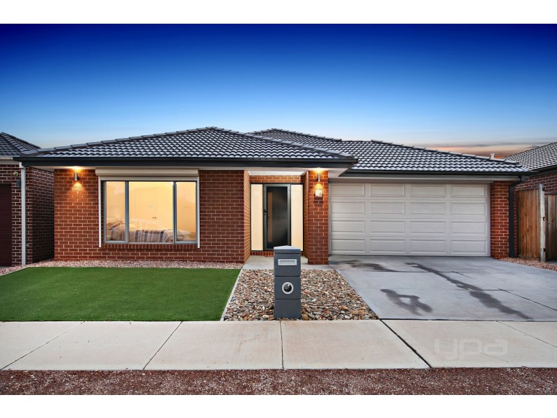 21 Springlands Crescent, Plumpton VIC 3335