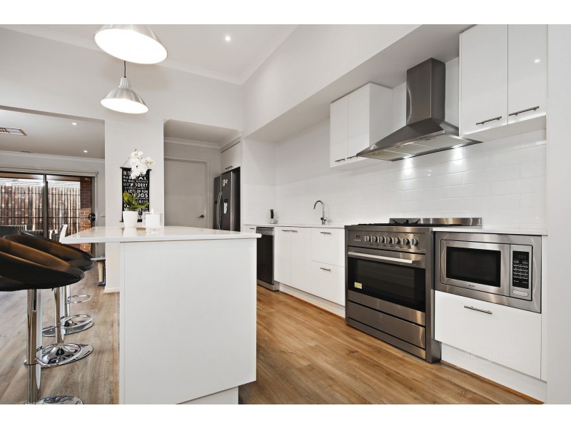 21 Springlands Crescent, Plumpton VIC 3335