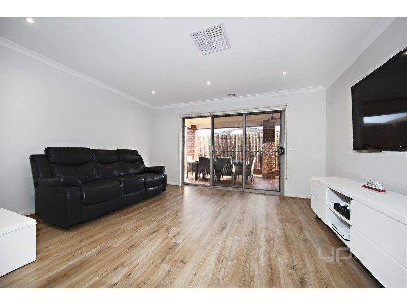 21 Springlands Crescent, Plumpton VIC 3335