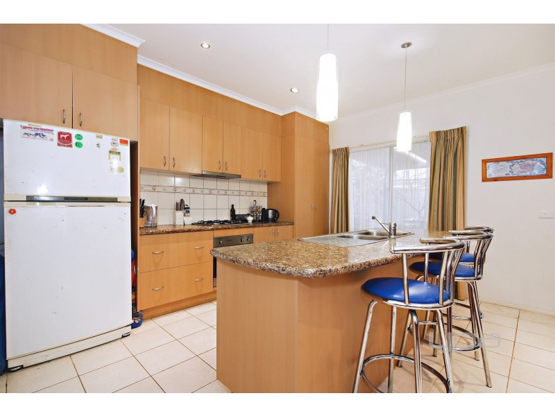 4 Kenrick Mews, Caroline Springs VIC 3023