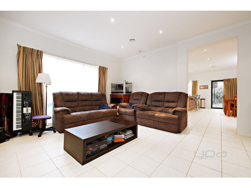 4 Kenrick Mews, Caroline Springs VIC 3023