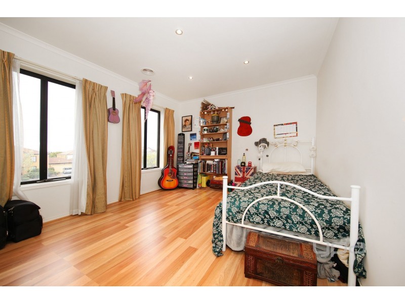 4 Kenrick Mews, Caroline Springs VIC 3023